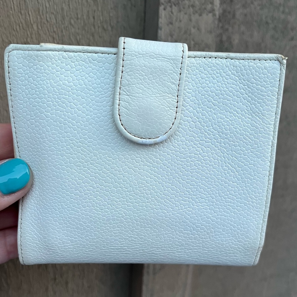 VINTAGE Caviar Timeless CC BIFOLD Wallet in White - Picture 12 of 16